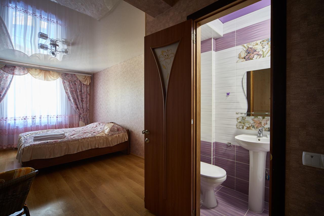 Domashniy Hotel Kamjanets-Podilsky Buitenkant foto